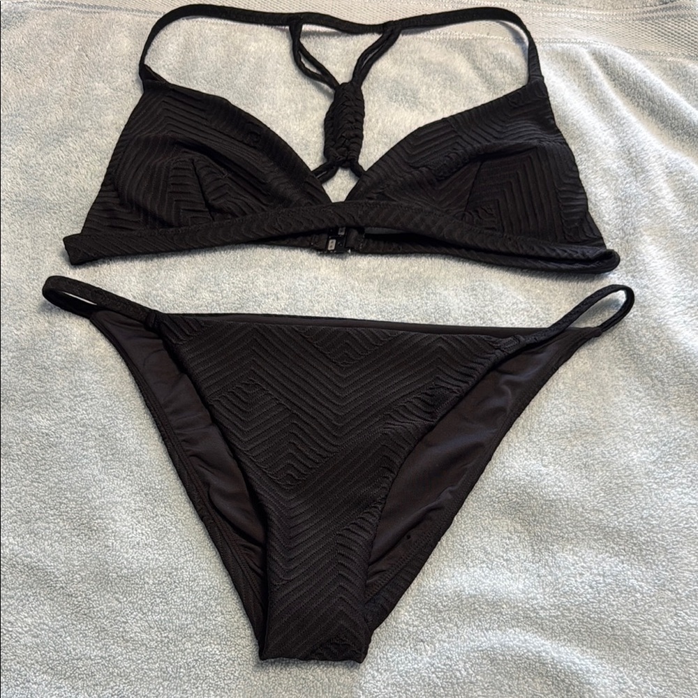Sleek Black Textured Bikini Swimwear